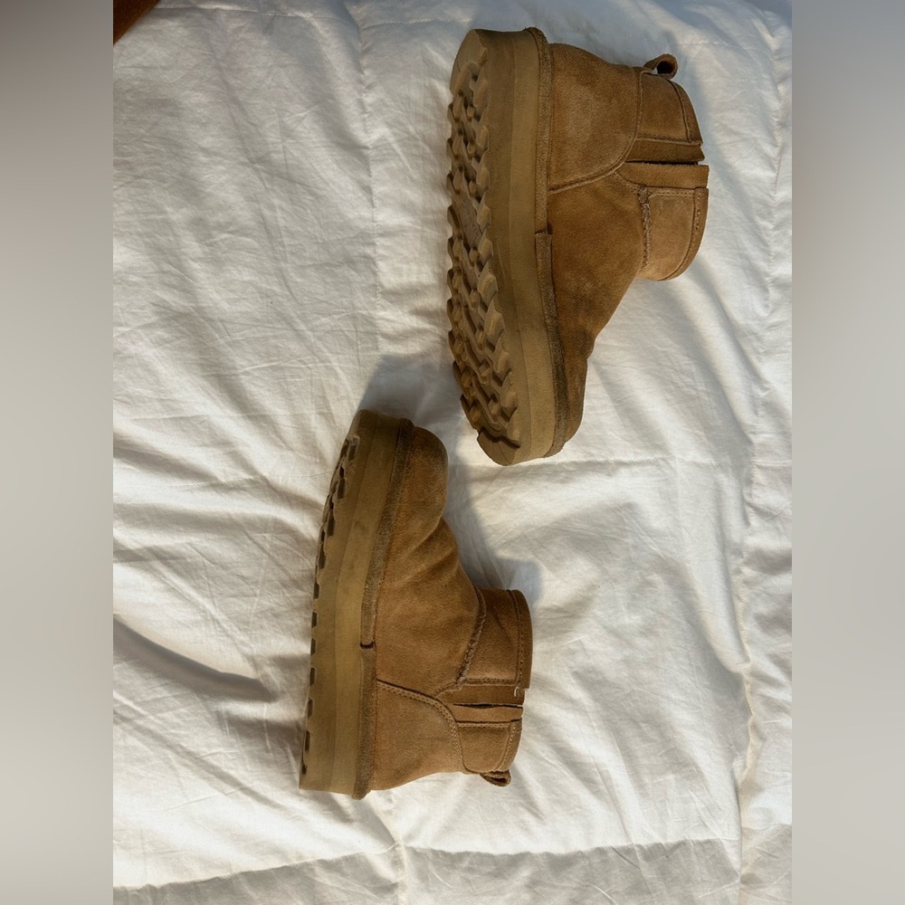 Platform Bearpaw sz 5 lined Tan Suede Ankle Boots, great tread, fit like 6-6.5 - Picture 3 of 7